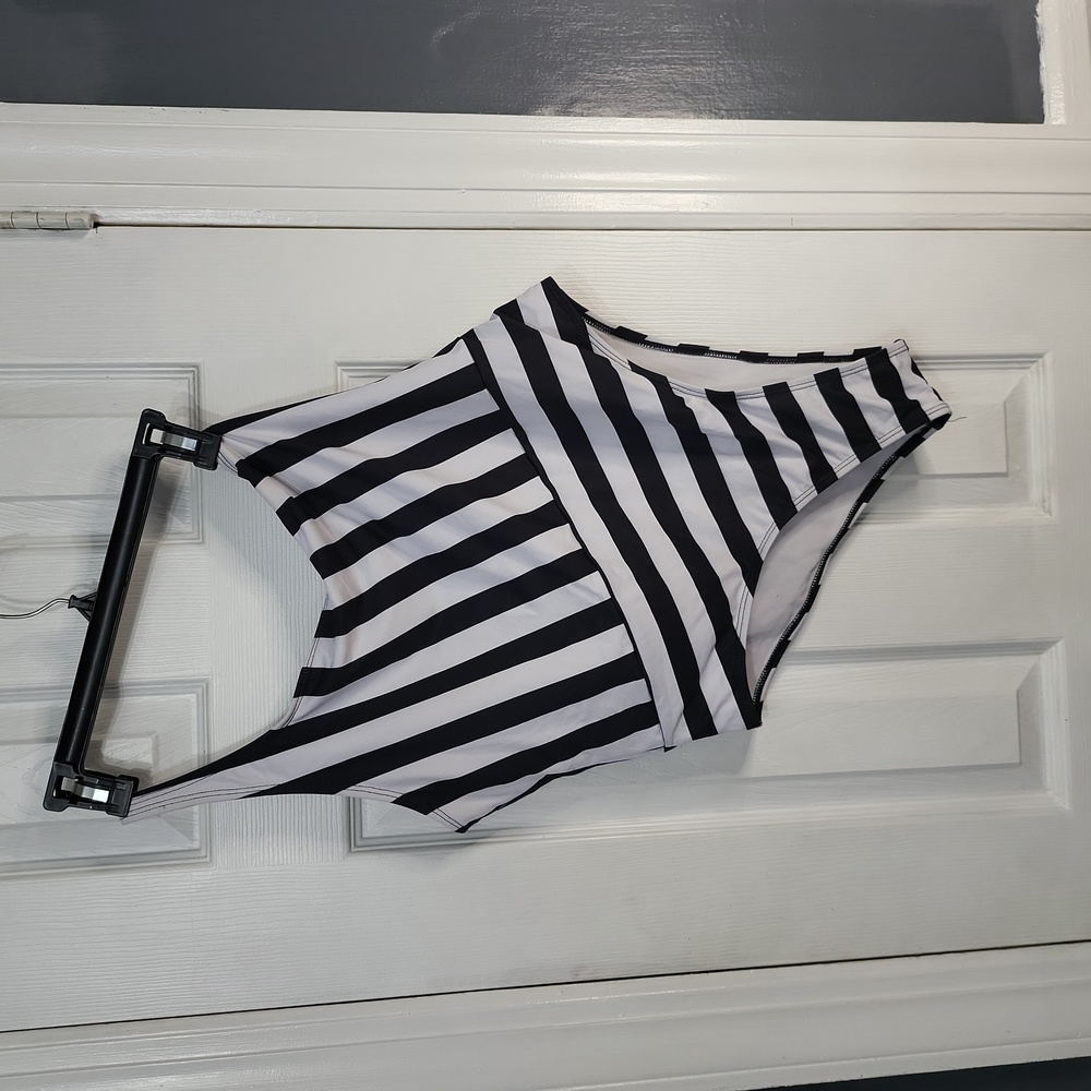 Women's One Shoulder Black & White Stripe Printed Swimsuit